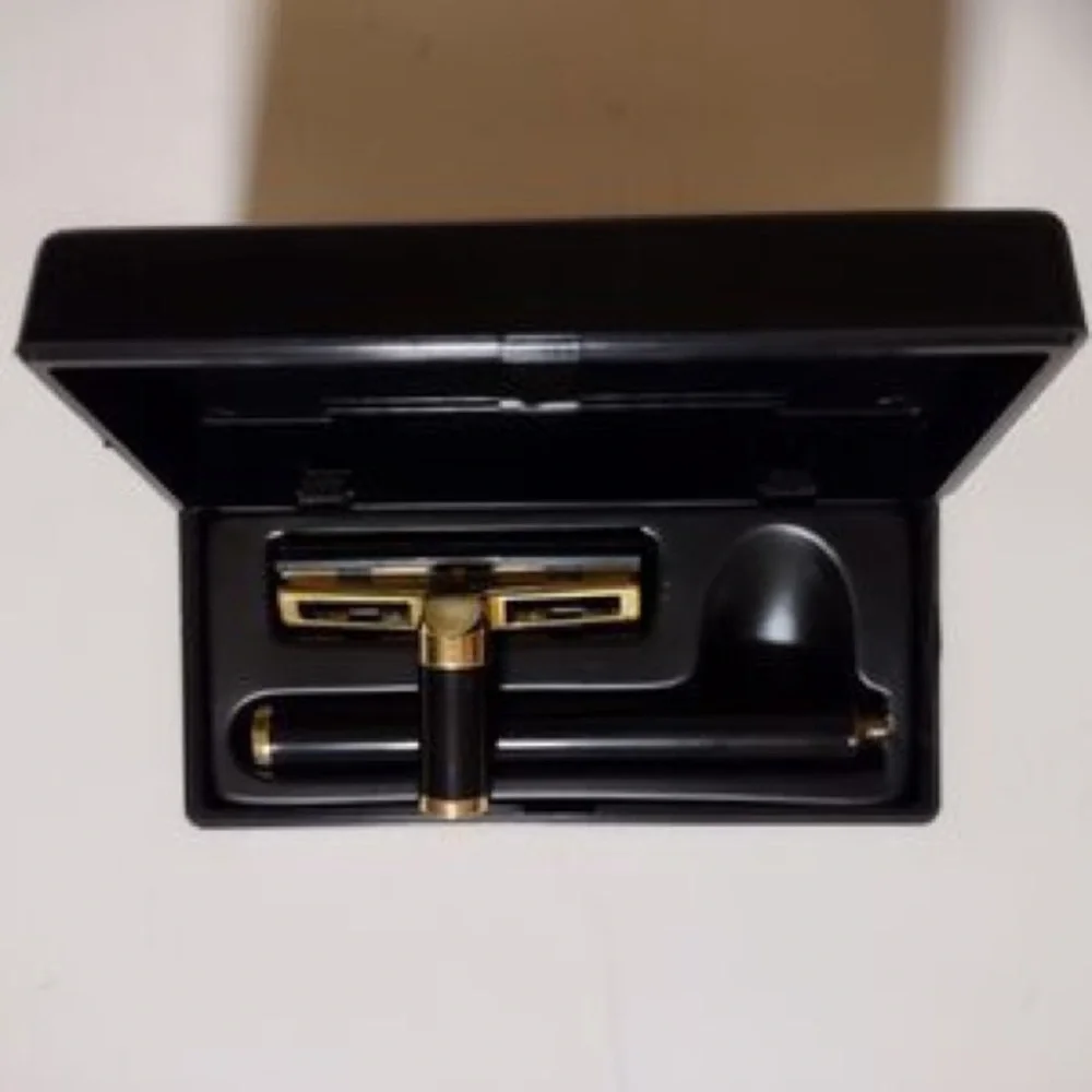 Men's Black and Gold Travel Shaving Razor Set